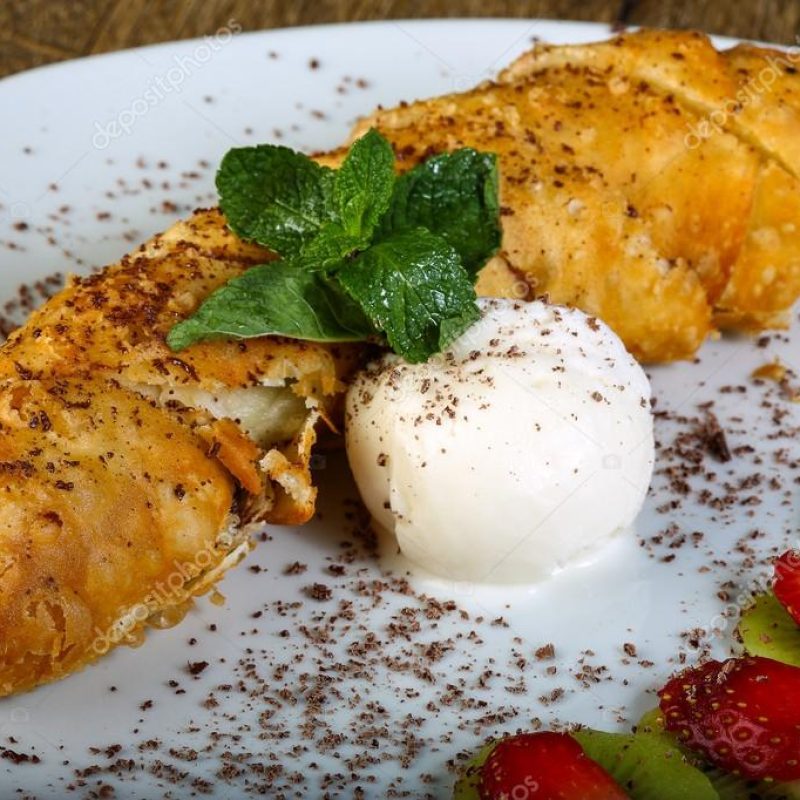 gebackene banane mit eis